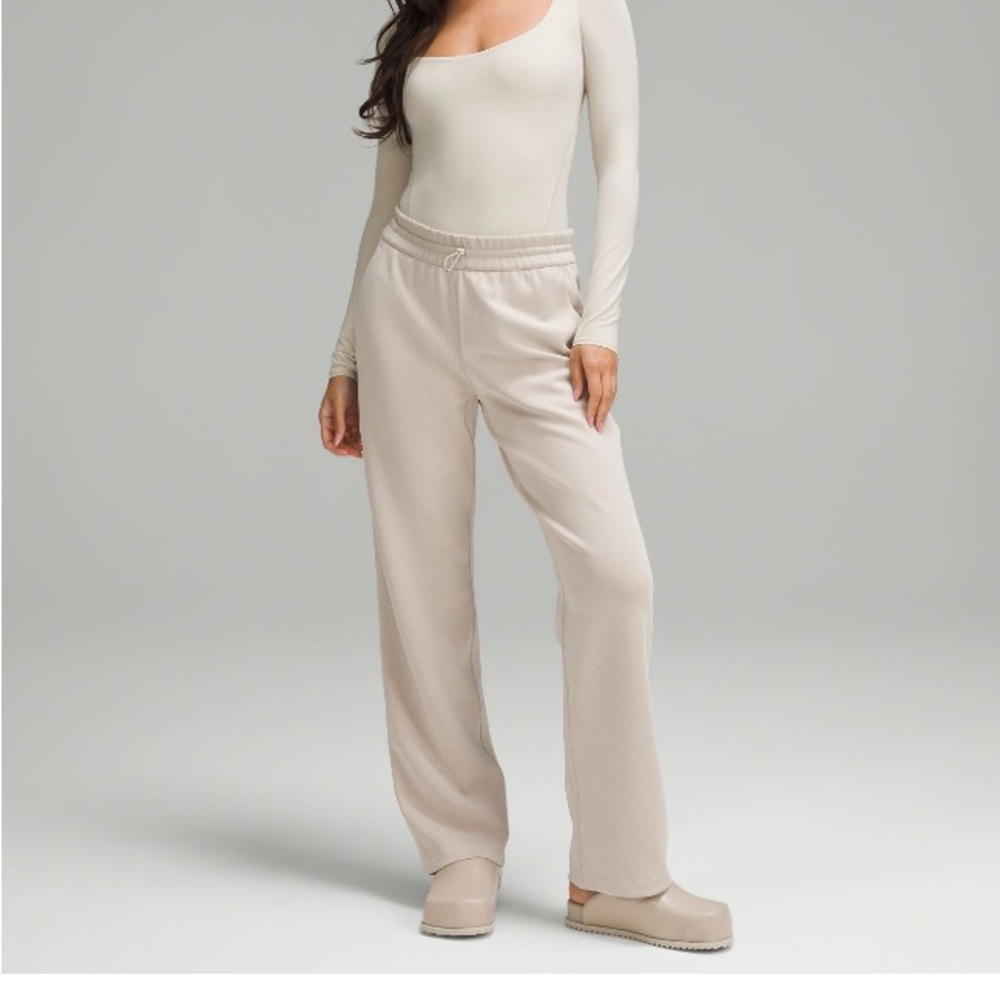 lululemon wunder under Cream Long Sleeve Top